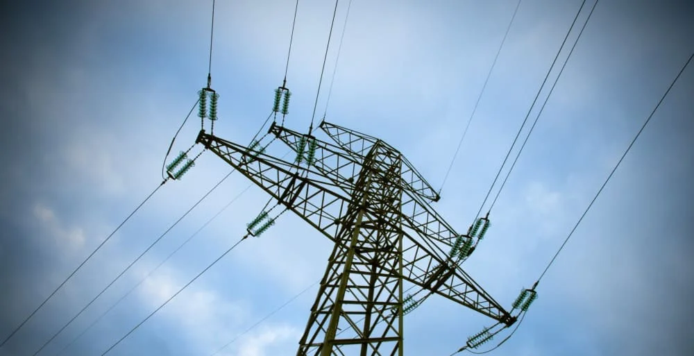 Why are overhead transmission lines not insulated? 1 Why are overhead transmission lines not insulated